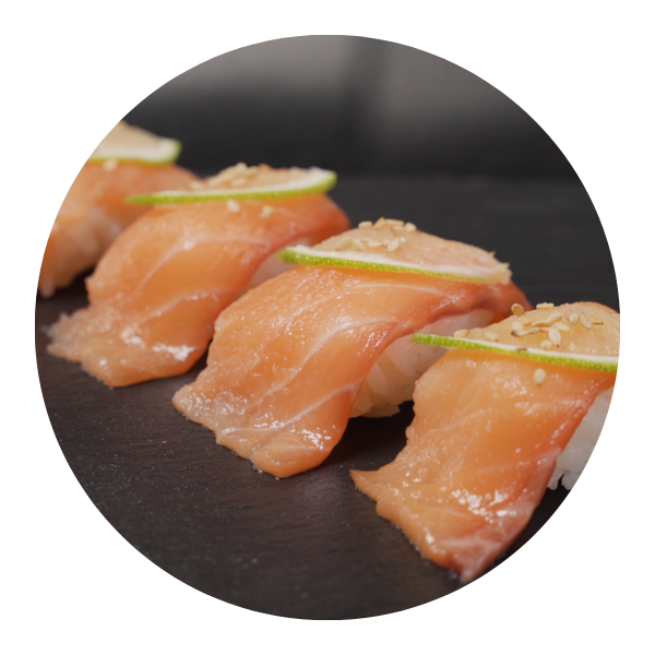 sushi con salmon filete